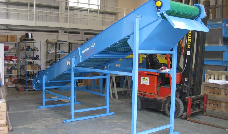 Conveyor with Rare Earth Neodymium Head Pulley for copper granules