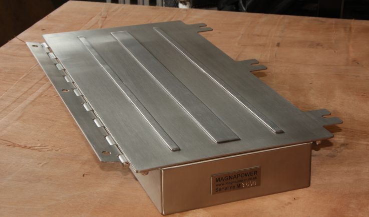 Plate magnet with stepped poles