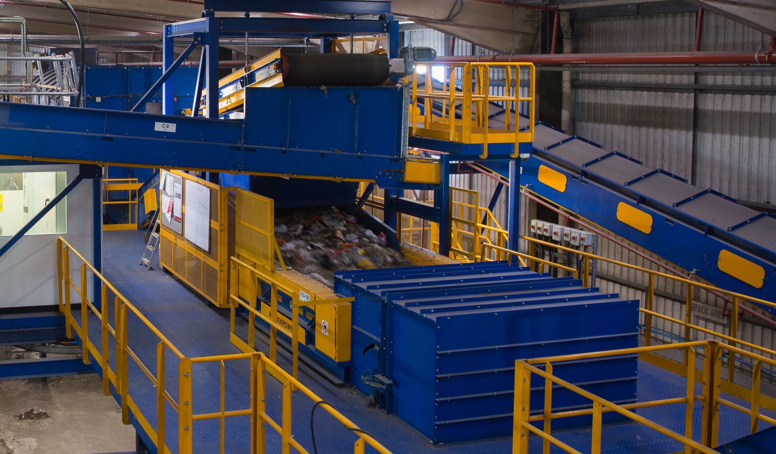 Overband magnet and Eddy Current Separator sorting steel and aluminium in MSW plant