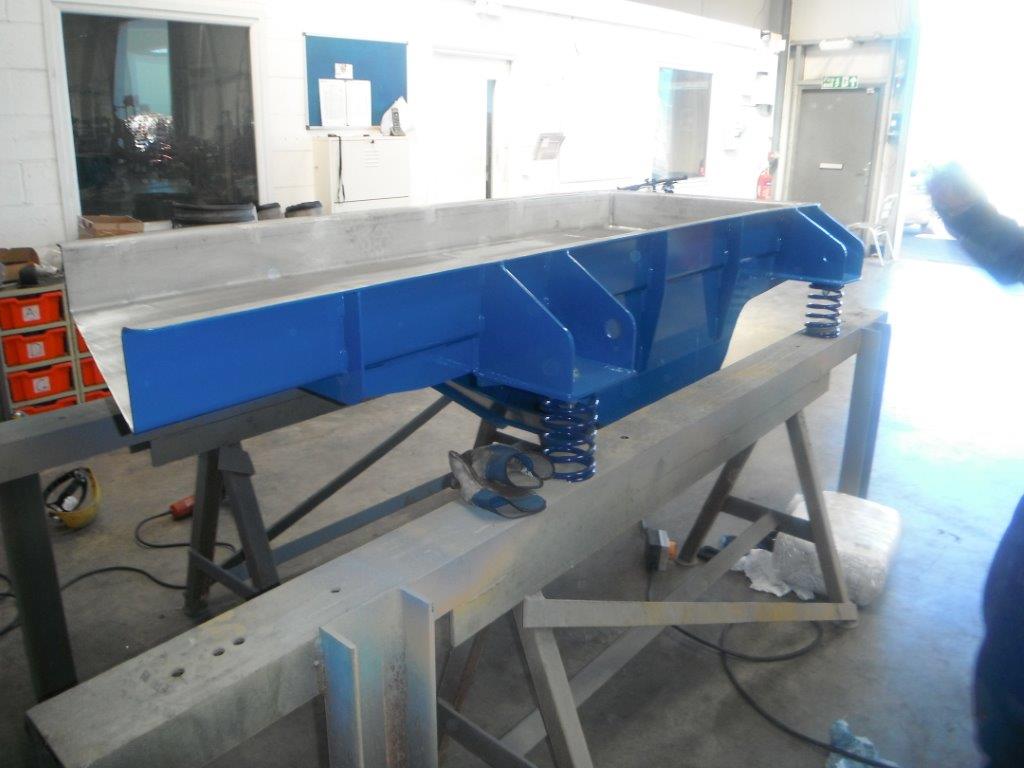 Vibrating Trough Feeder data-large-image=